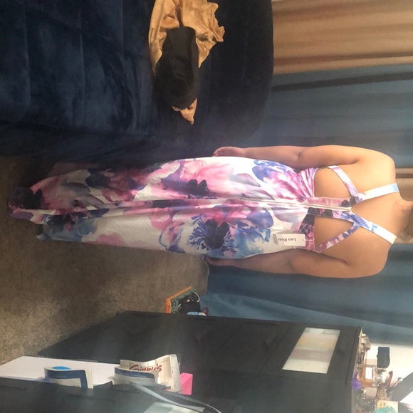 Dress - Picture 2 of 2